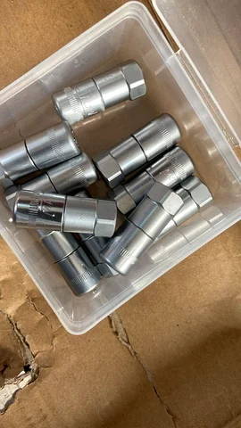 Grease gun couplers and hydraulic nipples, assorted, loose