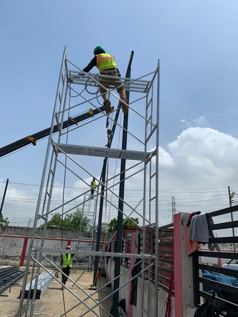 Scaffold access to a structural steel frame